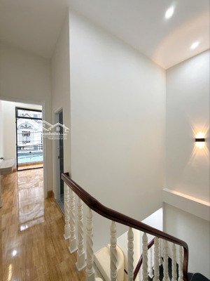 chủ xoay vốn bán gấp 49m2/2tỷ1 phường thạnh mỹ lợi, quận 2 nhà hẻm xe hơi đường 20,