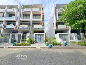 căn góc thoáng mát 5x20m - trong kdc vạn phúc - có hầm và thang máy - giá quá tốt.