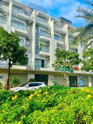 cần tiền bán gấp căn him lam 5 tầng giá chỉ 10.x tỷ, sẵn gói thuê. lh 