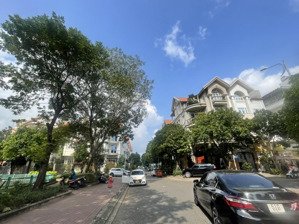 bán biệt thự himlam dt: 10x20m2 có tm, sẵn hđt 110tr, lk khuôn viên gb: 58 tỷ lh: 