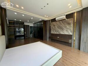 NHÀ ĐẸP- 5 TẦNG- 7 NGỦ- PHÂN LÔ- 2 THOÁNG- Ở NGAY- VỈA HÈ- GARA Ô TÔ- PHỐ ĐỖ QUANG.