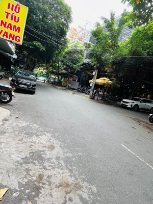 đường 20m phường tân sơn nhì - ngay tân sơn nhì dt: 8x21m ( 3 lầu ) giá 24 tỷ ( bớt lộc )