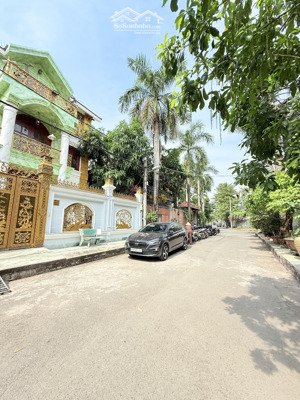 biệt thự bình lợi, gần sông sài gòn, rộng 180m2, 10x18m, 4t, khu dân cư vip, đường 12m, 1 đời chủ