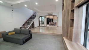 cho thuê biệt thự song lập 150m2 full nội thất luxury vào ở ngay giá 35tr/ tháng.