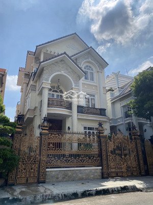 bán biệt thự mt đ. số 6a ,khu tên lửa , dt 10x20m hầm + 2 lầu , sẵn nội thất, giá 35 tỷ.