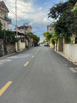 bán lô đất 114m sát trường bách khoa2
mặt đường 7m tại thôn đa ngưu văn giang, hưng yên