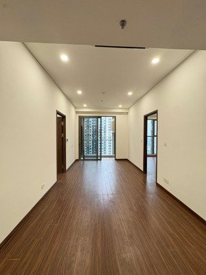 cần chuyển nhượng 2n toà h1 - giấu bếp view đn thoáng - nguyên bản có sổ 61m - giá net 5 tỷ 250