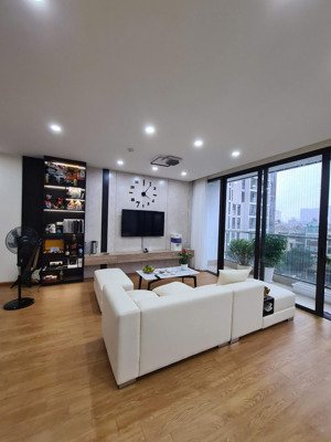 giá tốt! chủ nhà thiện trí bán căn 2n2wc, full nội thất, sẵn sổ, giá 6,7 tỷ, tầng trung thoáng mát