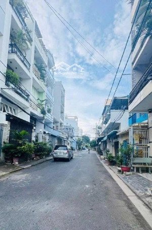 trung tâm q.11, ngang hi.ếm 5.5m, 3 tầng btct đối diện ubnd, chỉ 7.8 tỷ tl