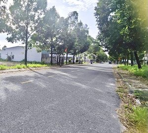 trước tết cần bán lô 150m2 mặt tiền d14 khu bàu bàng giá 1,69 tỷ. hỗ trợ giấy tờ