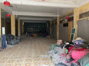 công ty cho thuê kho đẹp mặt phố minh khai, dt 280m2 thông sàn, tải 10 tán đỗ cửa kho, 45m2