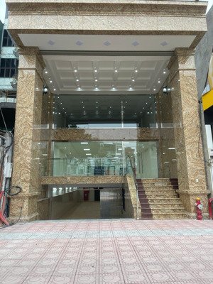 chính chủ cho thuê nhà mp ngô gia tự, đức giang 300m2 8 tầng 1 hầm, 2 thang máy, giá 250 triệu