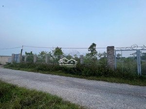 hiếm rẻ chỉ hơn 3 triệu/m2. đất sơn đông, vuông vắn mua phân lô, kinh doanh khu nghỉ dưỡng.