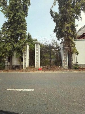 bán gấp mtkd đx-043-bình dương - hcm, 10x24 tc132m2 giá 5.95 tỷ. đầu tư hoặc xe đều đẹp, có giá tốt