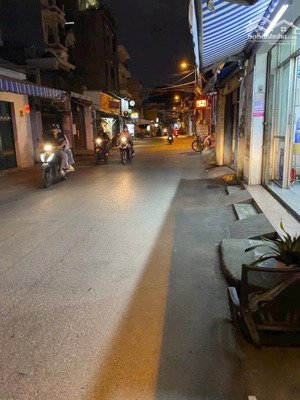 nhà nguyễn du, p7(6mx10m)kết cấu:1 trệt 1 lầu sân thượng, gồm 2pn,2wc-hẻm xe hơi thông. giá 6ty8