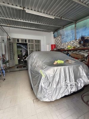 bán nhà thủ đức 2 tầng mặt tiền đường số 18 linh đông
- dt : 97m2( 4.4x22)- chỉ : 9,1 tỷ tl - shr