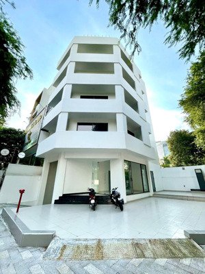 cho thuê tòa nhà góc 2mt nguyễn văn thủ dtsd 1200m2 - 5 tầng - có pccc và thang máy, quận 1