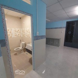 nhà nguyên căn ko có nhu cầu ở nên cho thuê lại. dt 4*18 có gác 4x10 rất rộng