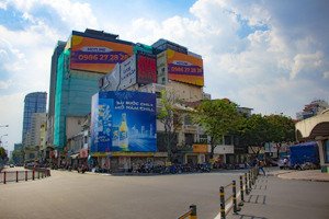 góc 2 mặt tiền, ngang 15m, sử dụng hơn 300m2 - số 2 phan chu trinh, quận 1