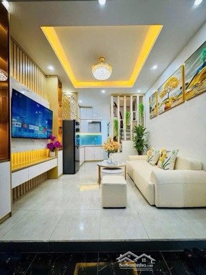 bán nhà phố hồng hà, hoàn kiếm 22m, 5 tầng, mt 3.3m, giá 6.18 tỷ.