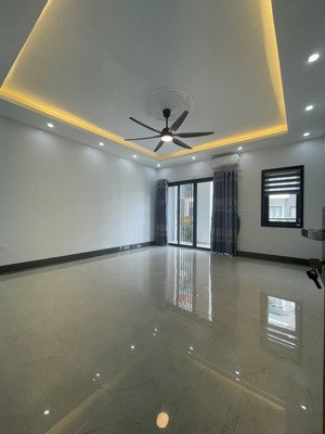 bán gấp căn him lam 5 tầng hoàn thiện đủ nội thất 7 phòng ngủ đủ đồ sẵn gói thuê.lh: 