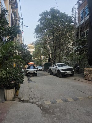 nhà lai xá - 5 tầng - chỉ hơn 7.8 tỷ ô tô trước cửa - sát đường 32.