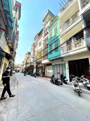 phân lô bộ công an- 5 tầng full gỗ nội thất- mặt tiền khủng- vỉa hè đá bóng- oto quay đầu trước nhà