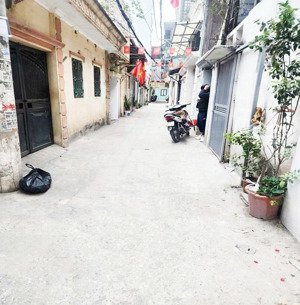 nhà 2.5t x 60m2 phân lô cách mặt phố nguyễn an ninh 20m, ôtô đỗ cửa, ở làm vp, online. giá 8.5tr.