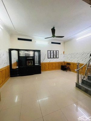 cho thuê nhà ngõ 278 trương định, 50mx3 tầng 9,5 triệu/th, 3 ngủ, full nội thất, ngõ to gần phố