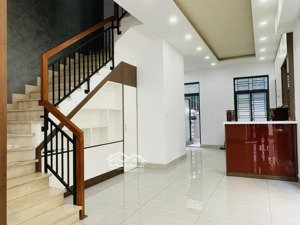 chính chủ cần cho thuê gấp căn nhà phố htcb giá 30tr/tháng. lh 