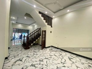 cho thuê nhà mặt phố hoa lâm - việt hưng ,mặt phố đông dân cư kinh doanh 50m2 4t giá 15 triệu