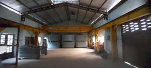 cho thuê xưởng quốc lộ 1a q bình tân tp.hcm diện tích 1800m2 giá: 80 tr có 3 cẩu trục