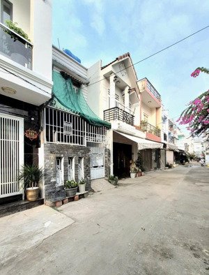 nhà hẻm xe hơi chỉ 5 tỷ hơn huỳnh tấn phát gần sát cầu phú xuân quận 7 kế pmh 5p