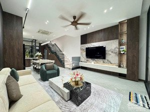 hạ giá bán lỗ nhà đ. lê văn sỹ q3 gần đh sư phạm tphcm. diện tích 77m2. shr hoàn công đủ