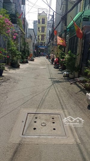 nhà 3 tầng ngang 4,5m 3 pn nội thất cơ bản