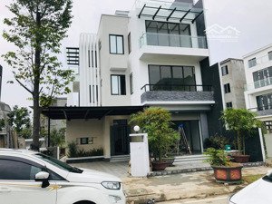 chính chủ cần bán trước tết căn biệt thự đơn lập 300m sổ đỏ dự án phú cát city hoà lạc