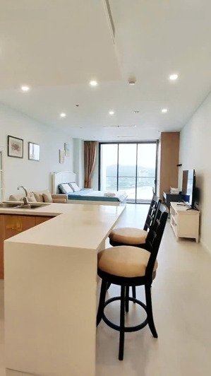 cần bán căn view biển scenia bay - nha trang vị trí mặt tiền đường phạm văn đồng, sát bên bãi tắm