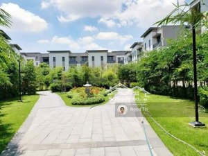 bán gấp đi định cư căn biệt thự đơn lập cả khu chỉ có duy nhất 8 căn, full nội thất, giá rẻ bất ngờ