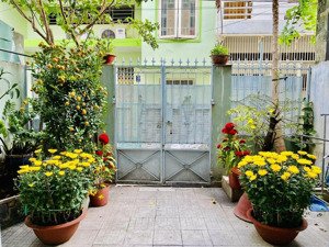 nhà khu k300 tân bình cách mt 20m ngang 5m hiếm sân xe rộng 9.1 tỷ