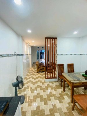 kẹt vốn bán nhà mặt tiền đang kinh doanh hà huy giáp quận 12