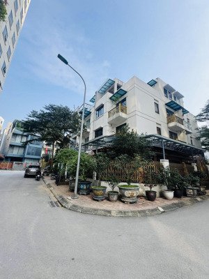 chính chủ cần bán gấp căn biệt thự tại khu biệt thự, căn hộ c1 c2 - 323 xuân đỉnh