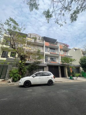 cần bán nhanh lô 180m trục chính 20m hưng phú giá 82 tr/m