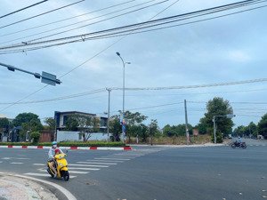 25 tỷ hàng hiếm lô góc 2 mặt tiền nguyễn tất thành cách biển long hải 1km