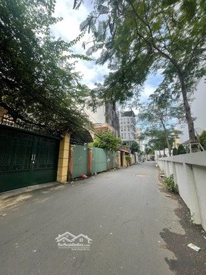 bán nhà cấp 4 góc 2 mặt tiền hẻm 10m đường ung văn khiêm quận bình thạnh dt 8x20m. giá chỉ 24 tỷ