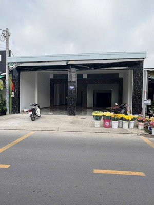 lên sóng căn nhà mặt tiền trần văn mười xã bà điểm tp hcm giá 18,5 tỷ diện tích 10 x 30 mét