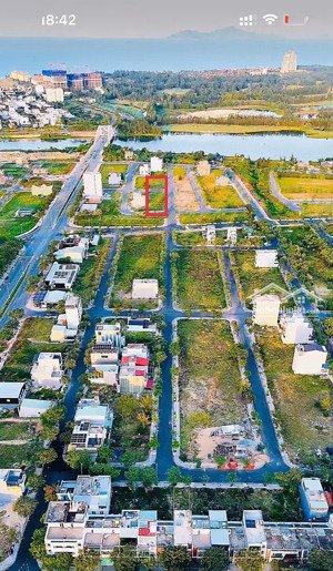 vị trí ngay fpt complex. đối diện công viên. 152m2 mặt tiền rộng 8m. đối diện công viên. fpt