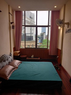 cần cho thuê căn hộ studio 30m2 ngõ 2a phố văn cao, ba đình, full đồ, ô tô đỗ cửa, 4,5tr
