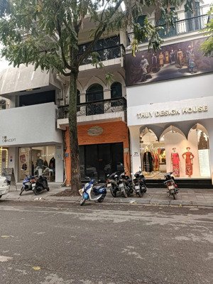 cho thuê nhà mặt phố hàng bông, diện tích 100m2 x 2 tầng + tum, mặt tiền 3,5m