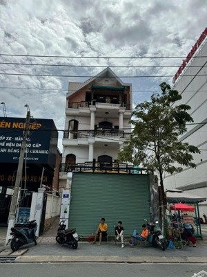 mặt bằng cách mạng tháng 8. gần ngã 6, chùa bà, chợ thủ dầu một chỉ 300m, 7x30 4 tầng