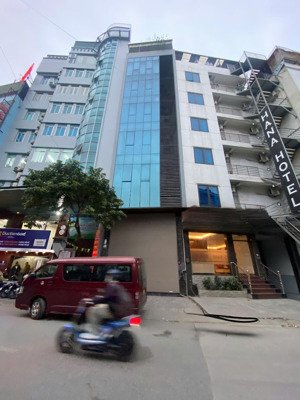 cho thuê nhà thiên hiền dt 70m, 8 tầng, mt 5m,thông sàn thang máy điều hòa nóng lạnh giá 65 triệu